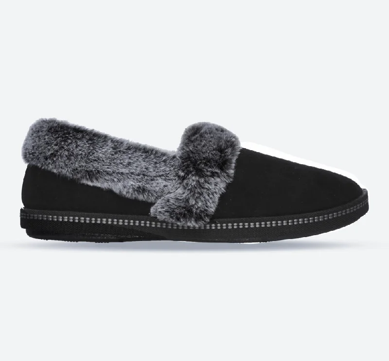 Women's Knitted Cable Pattern Slippers with a Non - Slip Sole in Cream for Indoor Comfort Women's Wide Fit Skechers 32777 Cozy Campfire Team Toasty Slippers