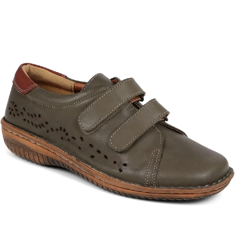 Women's casual flat shoes for all - day comfort Touch-Fasten Leather Shoes - HAK39025 / 325 540 Women's casual flat shoes for all - day comfort Touch-Fasten Leather Shoes - HAK39025 / 325 540