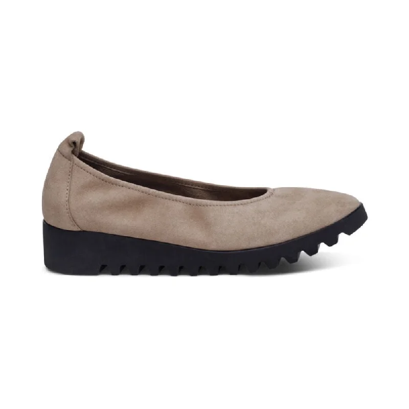 Women's casual platform shoes for added height Aetrex Women's Brianna Ballet Flat Taupe Women's casual platform shoes for added height Aetrex Women's Brianna Ballet Flat Taupe