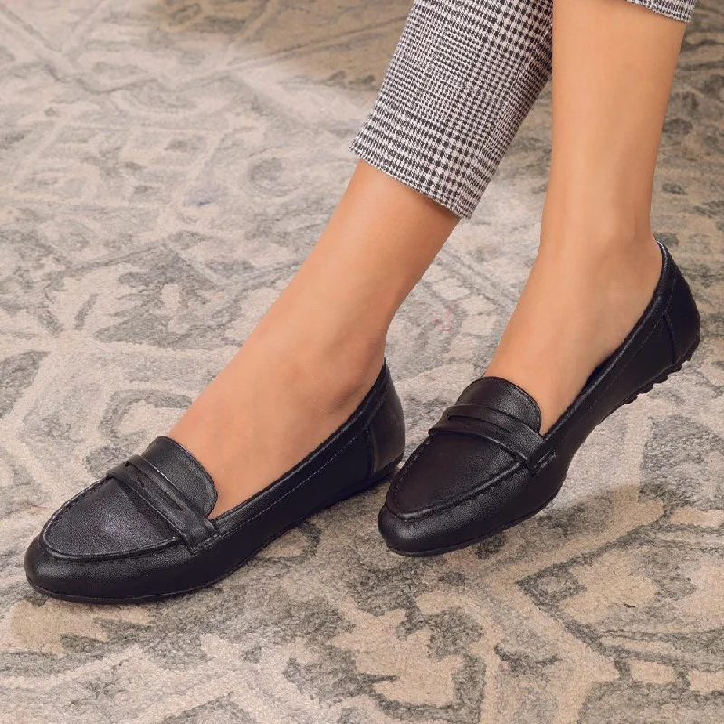 Women's Bow - Embellished Loafers in Red for a Feminine Touch The Snap Black Women's Casual Loafers Tresmode Women's Bow - Embellished Loafers in Red for a Feminine Touch The Snap Black Women's Casual Loafers Tresmode