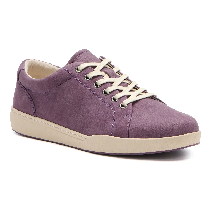 Women's casual shoes for a weekend getaway Encore Sneaker