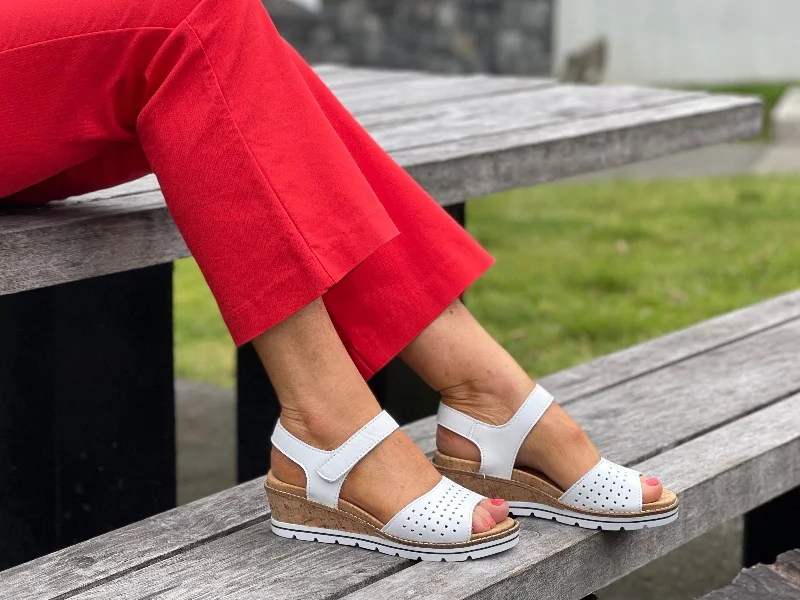 Women's Flat Slide Sandals with a Memory Foam Insole in White for All - Day ComfortAco Comfort Amitay available in 2 colours Women's Flat Slide Sandals with a Memory Foam Insole in White for All - Day ComfortAco Comfort Amitay available in 2 colours