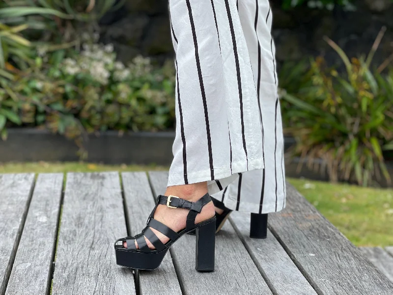 Women's Rhinestone - Embellished Open - Toe Sandals in Silver for a Glamorous Party LookCarrano Duffy available in 2 colours Women's Rhinestone - Embellished Open - Toe Sandals in Silver for a Glamorous Party LookCarrano Duffy available in 2 colours