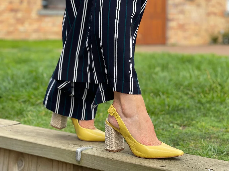 Shock - Absorbing Women's Sandals with a Soft Insole in Black for Active LifestylesCarrano Dylla available in 4 colours Shock - Absorbing Women's Sandals with a Soft Insole in Black for Active LifestylesCarrano Dylla available in 4 colours