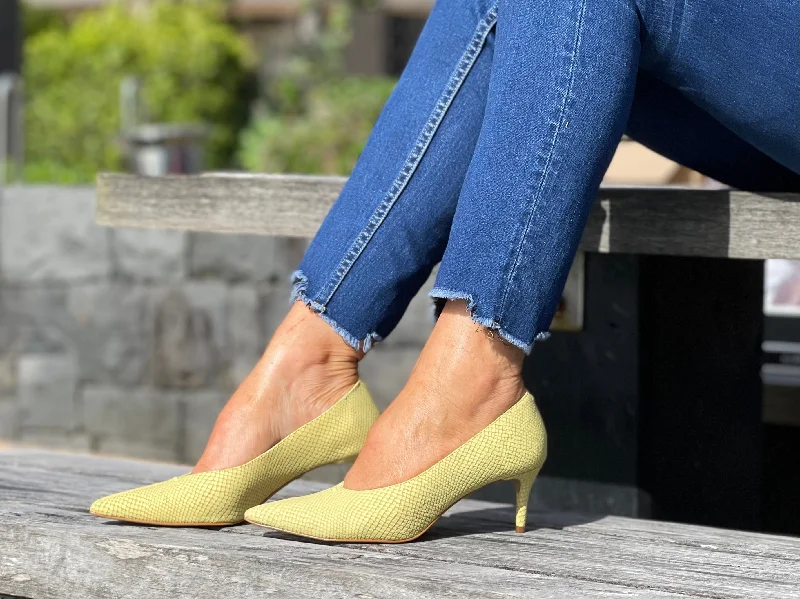 Women's Sandals with a Floral - Printed Upper in Pink for a Feminine Spring LookCarrano Elaine available in 5 colours Women's Sandals with a Floral - Printed Upper in Pink for a Feminine Spring LookCarrano Elaine available in 5 colours