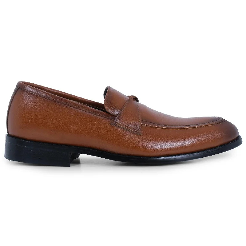 Plus Size Women's Wide - Fit Penny Loafers in Black for All - Day ComfortDerby Tan Twisted Strap Loafers. Plus Size Women's Wide - Fit Penny Loafers in Black for All - Day ComfortDerby Tan Twisted Strap Loafers.