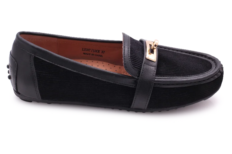 Women's Embroidered Floral Pattern Loafers in Beige for a Spring - Inspired OutfitLynette&Co Lock V Women's Embroidered Floral Pattern Loafers in Beige for a Spring - Inspired OutfitLynette&Co Lock V
