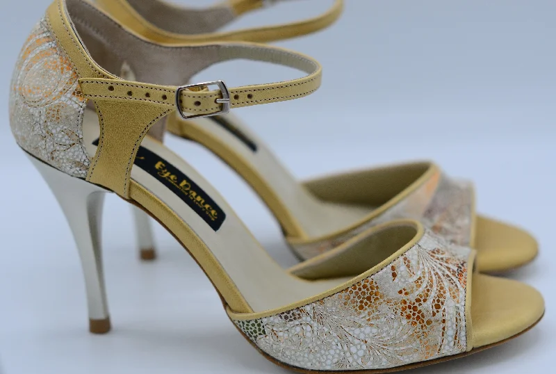 Sparkly Rhinestone - Embellished Hip - Hop Dance Shoes in Gold for a Glamorous LookTokyo Nude Sparkly Rhinestone - Embellished Hip - Hop Dance Shoes in Gold for a Glamorous LookTokyo Nude