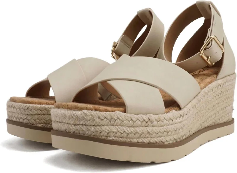 Velcro - fastened women's espadrilles for convenienceFabian Espadrille Wedge In Beige Velcro - fastened women's espadrilles for convenienceFabian Espadrille Wedge In Beige