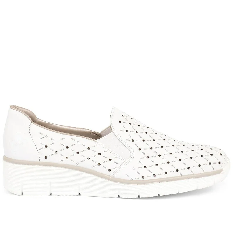 Women's casual sneakers for an active lifestyleLeather Slip-on Shoes - RKR37524 / 323 728 Women's casual sneakers for an active lifestyleLeather Slip-on Shoes - RKR37524 / 323 728