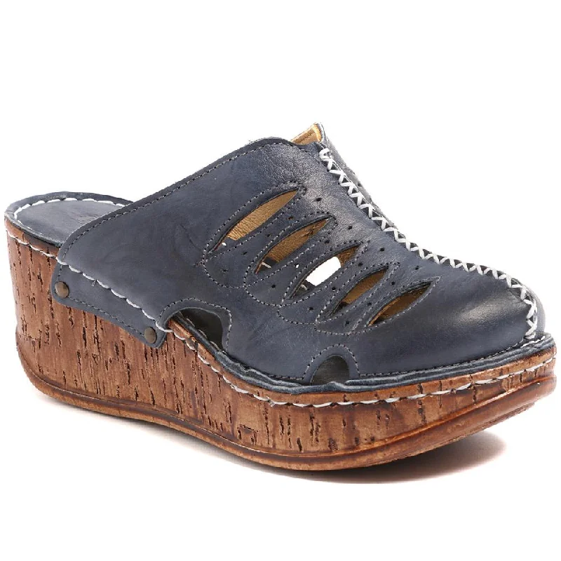 Women's casual shoes in red for a pop of colorLeather Wedge Clogs - CAY37009 / 323 854 Women's casual shoes in red for a pop of colorLeather Wedge Clogs - CAY37009 / 323 854